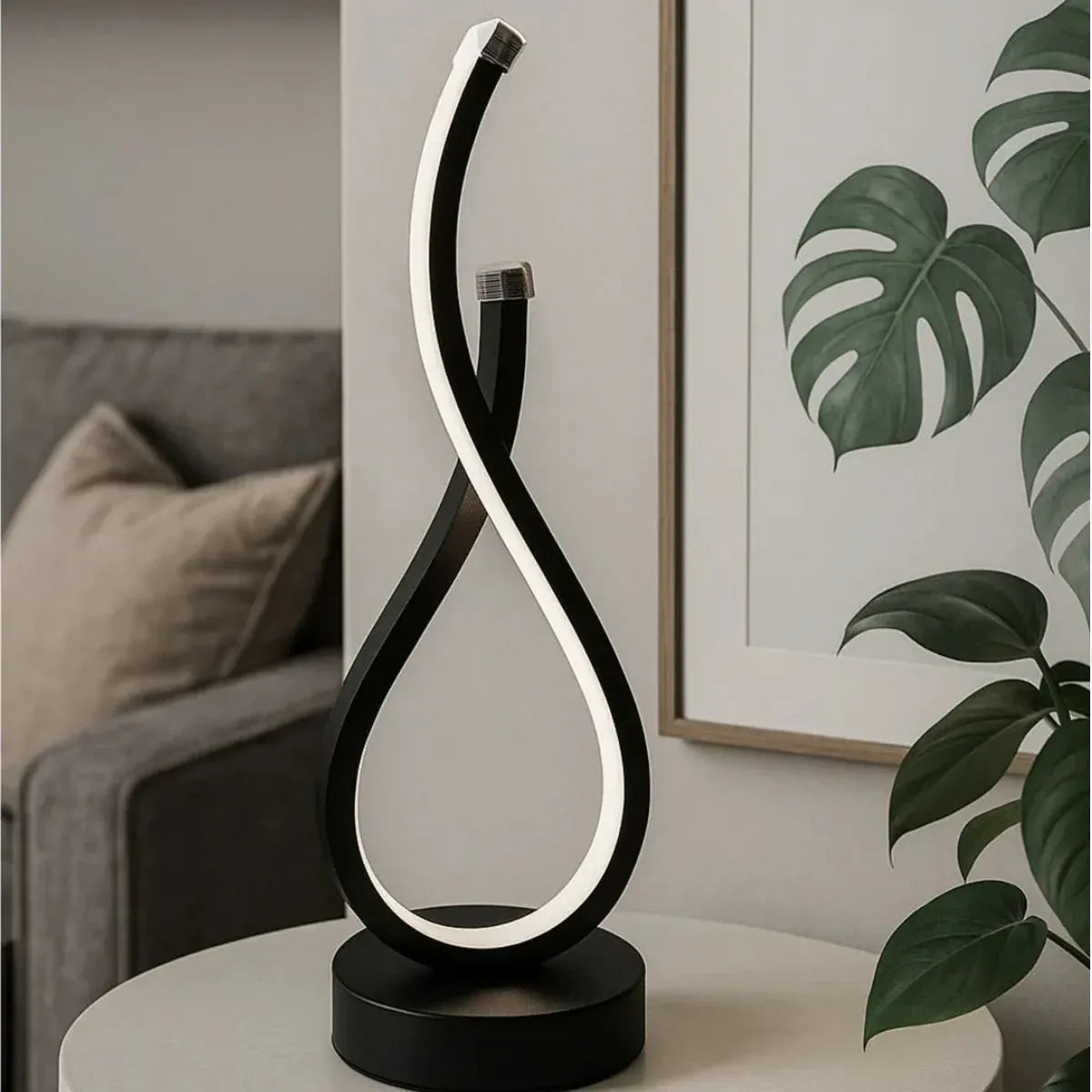 Luminária de Mesa Ondular Royal Refisher — em ambiente decorado